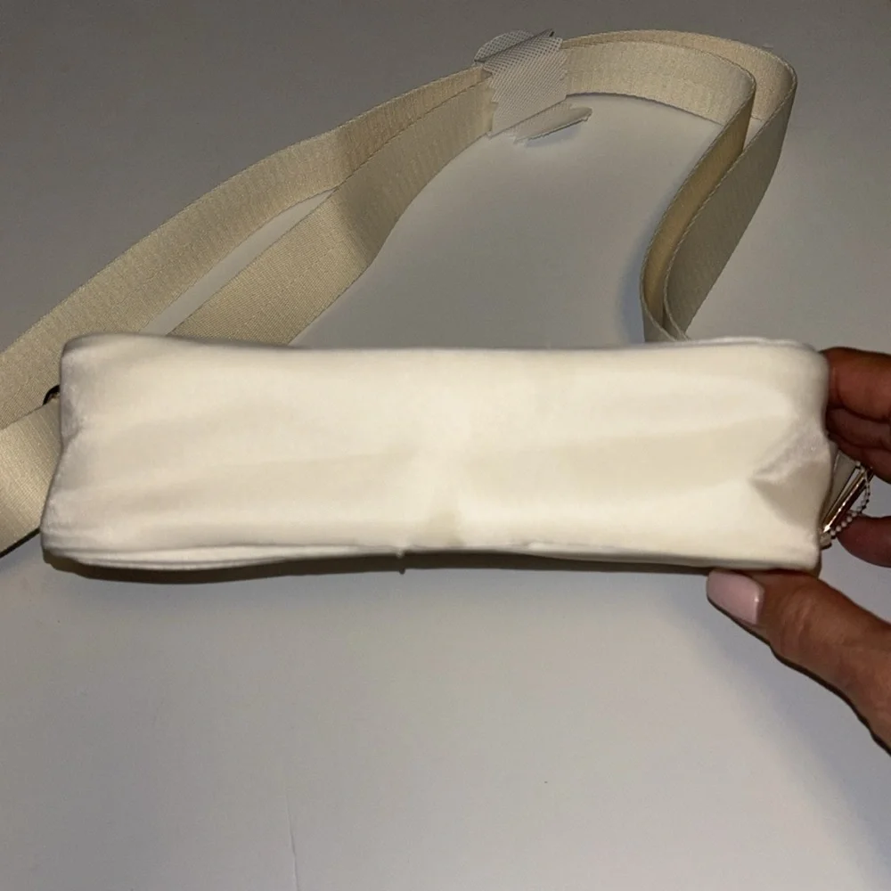 BIOSSANCE…CREAM COLORED CROSSBODY…ADJUSTABLE STRAP EXCELLENT CONDITION LOOKS NEW